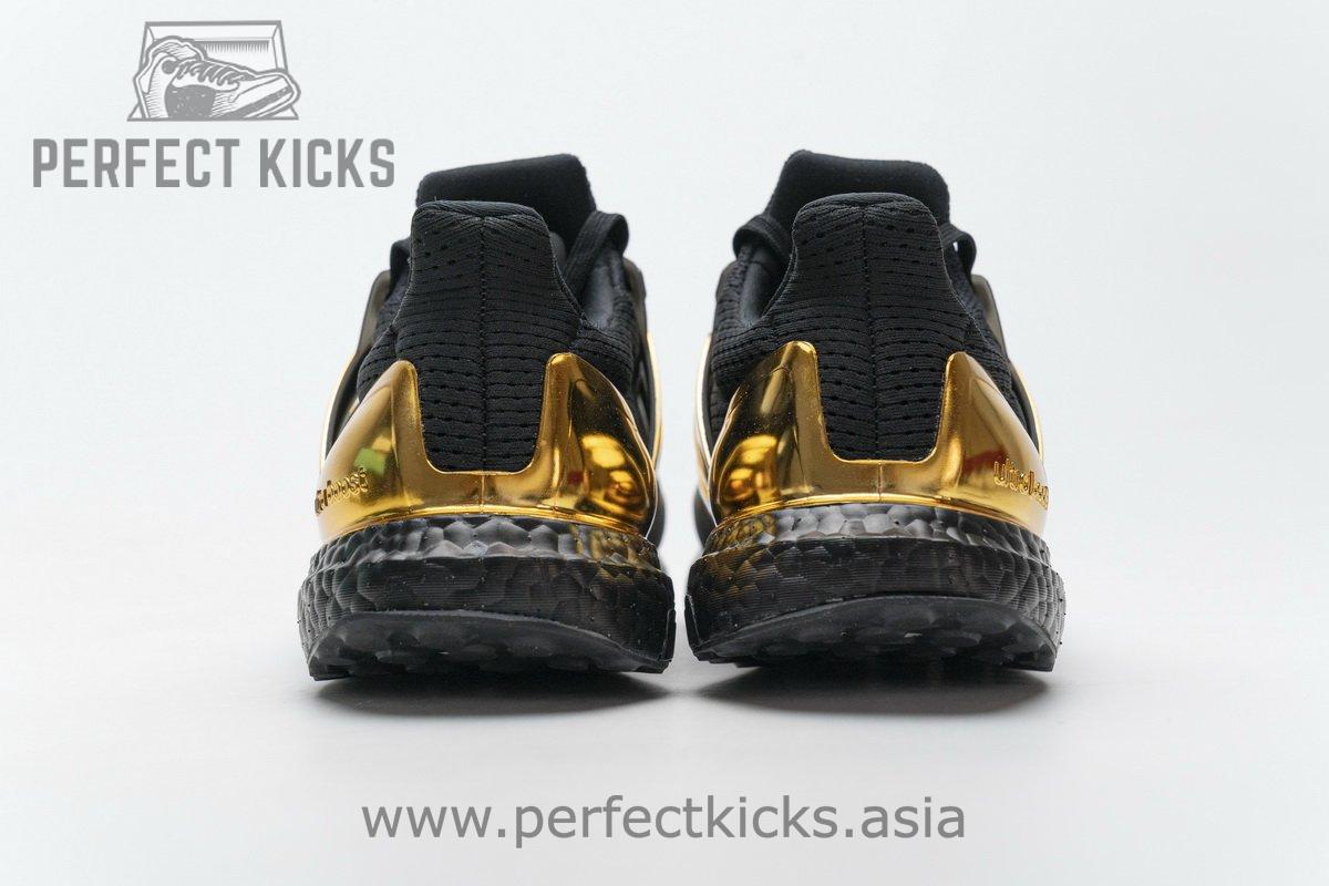 eg8102 Ad*s ultra boost black gold