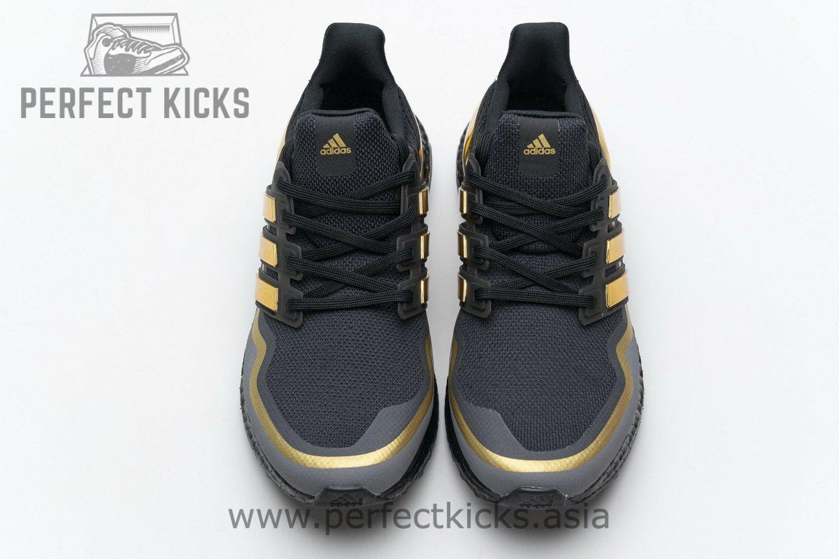 eg8102 Ad*s ultra boost black gold