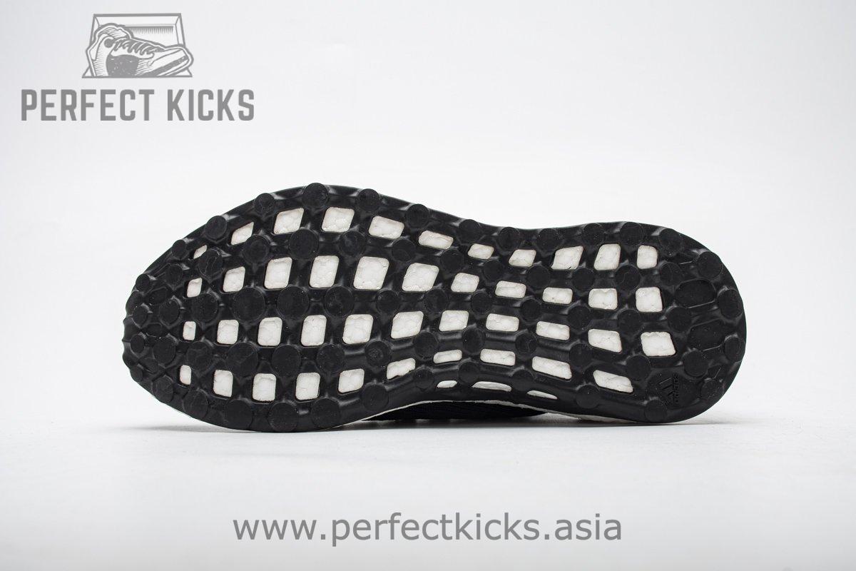 ba8899 Ad*s pureboost black/white